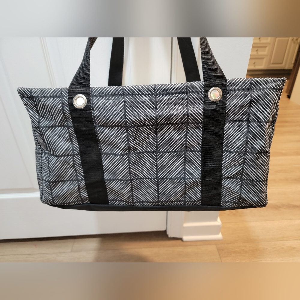 Thirty-One's Medium Utility Tote- in excellent condition. - Picture 2 of 8